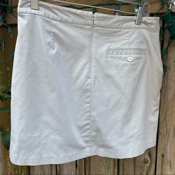 Adidas Clima stretch golf skorts, Size 8. Color: cream, 2 pockets, back zipper - Picture 4 of 5
